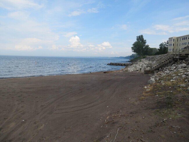 Building Photo - 1507 Cleveland Rd E