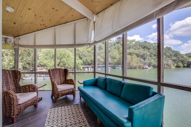 Building Photo - 1810 Lakeshore Dr