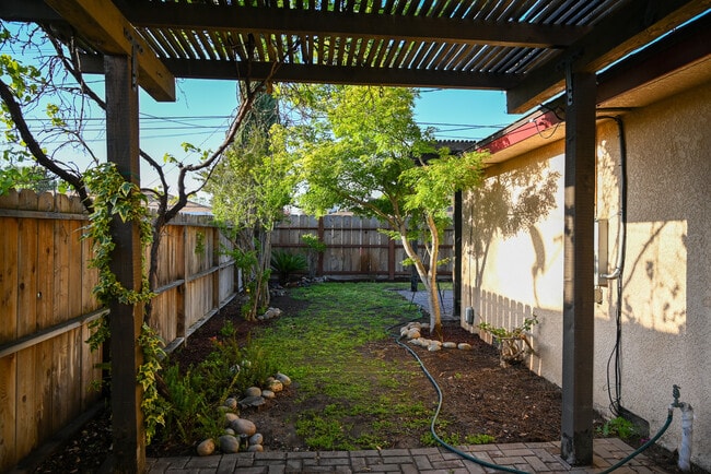 Bed 1 Patio/ Pergola - 881 W Rialto Ave