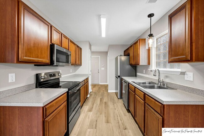 Building Photo - 3 BEDROOM GARDEN HOME IN ST ANDREWS AREA GATED COMMUNITY