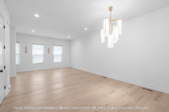 Building Photo - 1609 Parkwood Ave