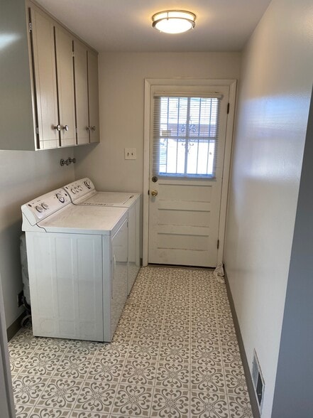 Building Photo - 2005 Kendall St