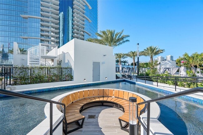 Building Photo - 851 NE 1st Ave