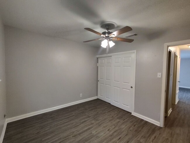 Building Photo - Northeast San Antonio 2 Bedroom 1 Bath Duplex