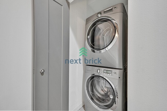 Building Photo - Stunning 3-Bed, 2.5-Bath Townhome in West ...
