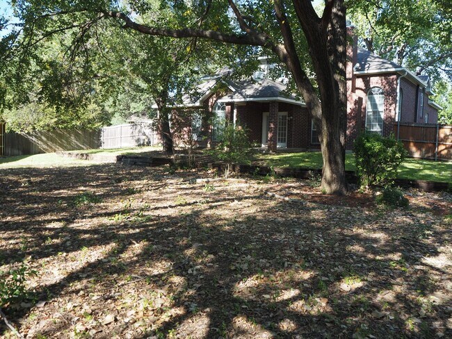 Building Photo - 2105 Friar Ct