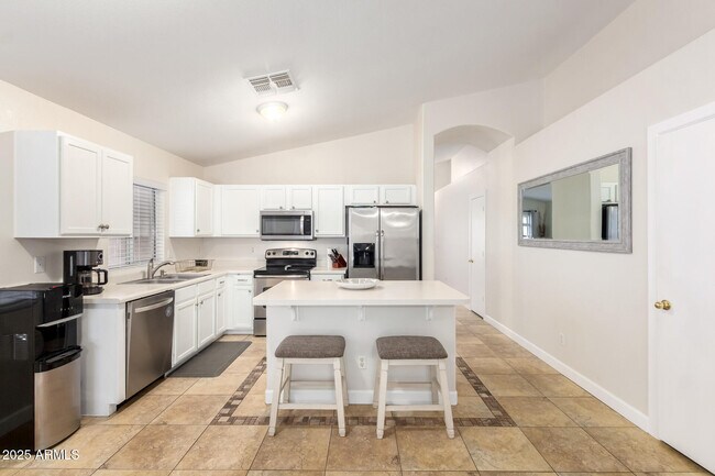Building Photo - 1020 S Esmeralda