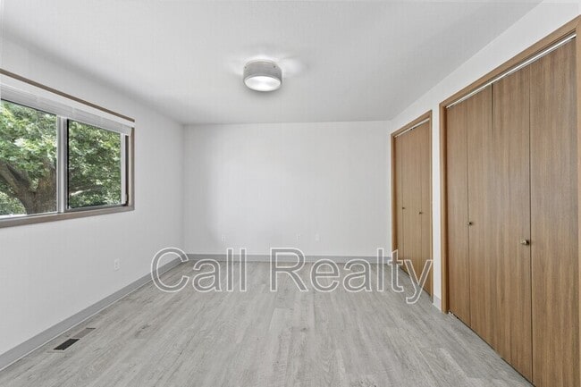 Building Photo - 1306 N Van Marter Rd