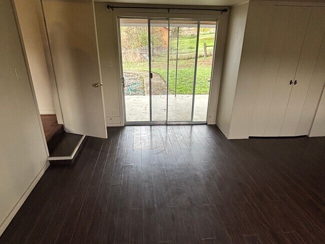 Building Photo - 3-bedroom 1 bath Home in Country Setting