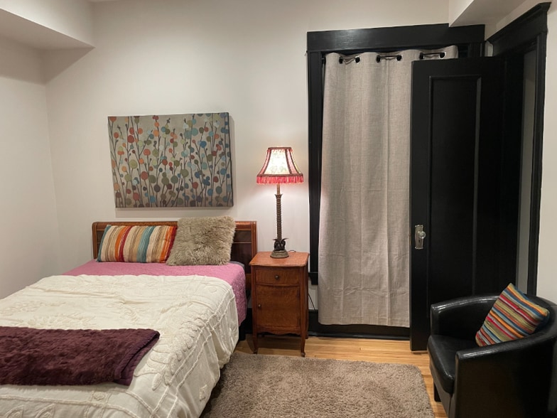 Building Photo - 1126 W Morse Ave