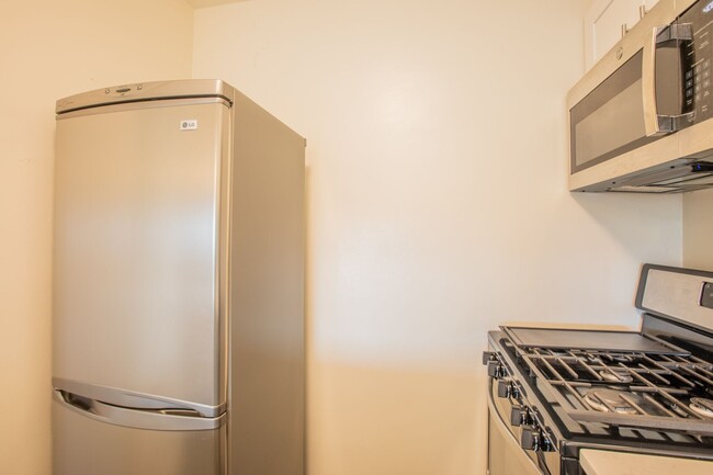 Building Photo - Lovely Studio Condo Unit in Dupont Circle!