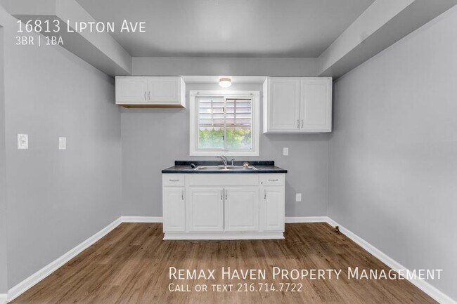 Building Photo - 16813 Lipton Ave, Cleveland - Charming 3 B...