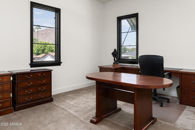 Building Photo - 4901 E Amelia Ave