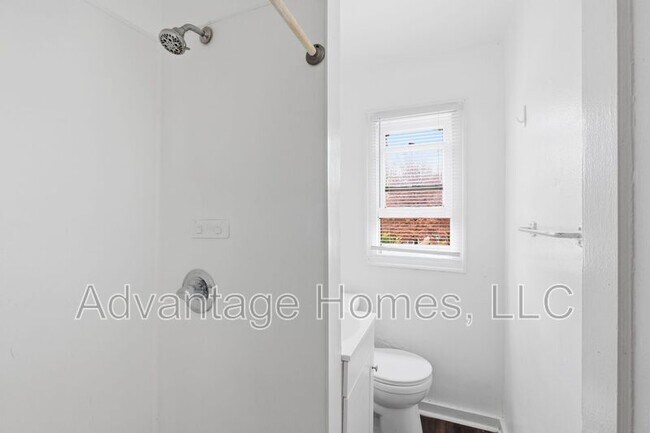 Building Photo - 1015 N Scott Ave