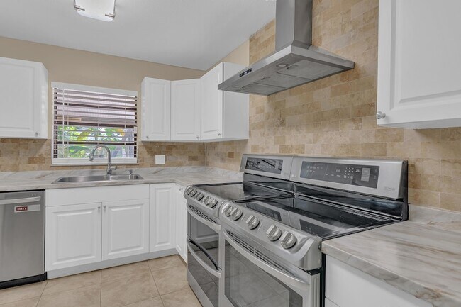 Building Photo - 6113 Yucca Dr