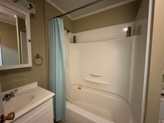 Building Photo - 2 Bedrooms- 1 Bathroom- House in Centre, AL!