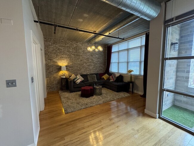 Building Photo - 10 S Dunton Ave