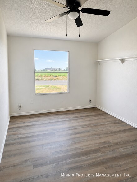 Building Photo - 3011 E. Broadway-