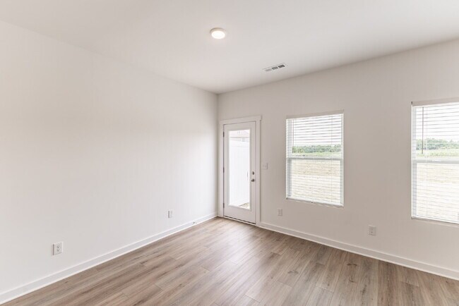 Building Photo - 7589 Discovery Pt Dr NW