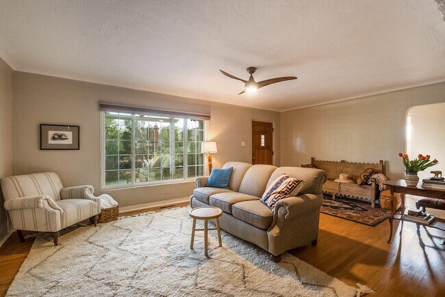 Building Photo - 3812 Calle Del Monte NE