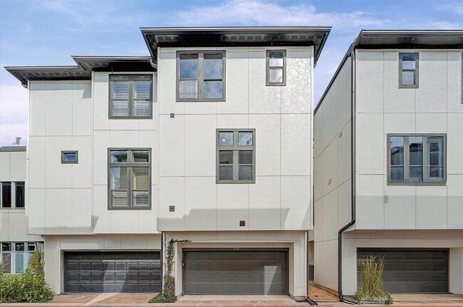 Building Photo - 634 Nagle St