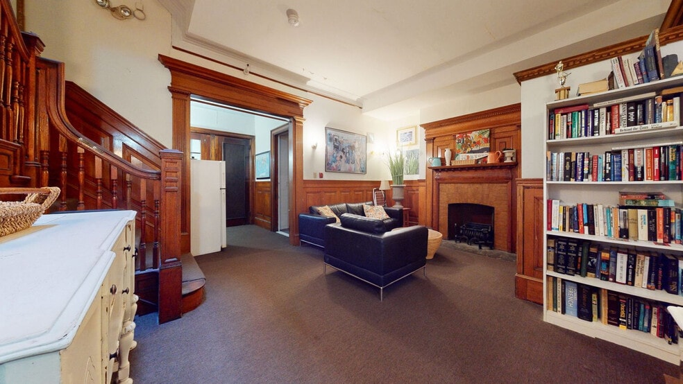 Primary Photo - 1029 A Beacon St