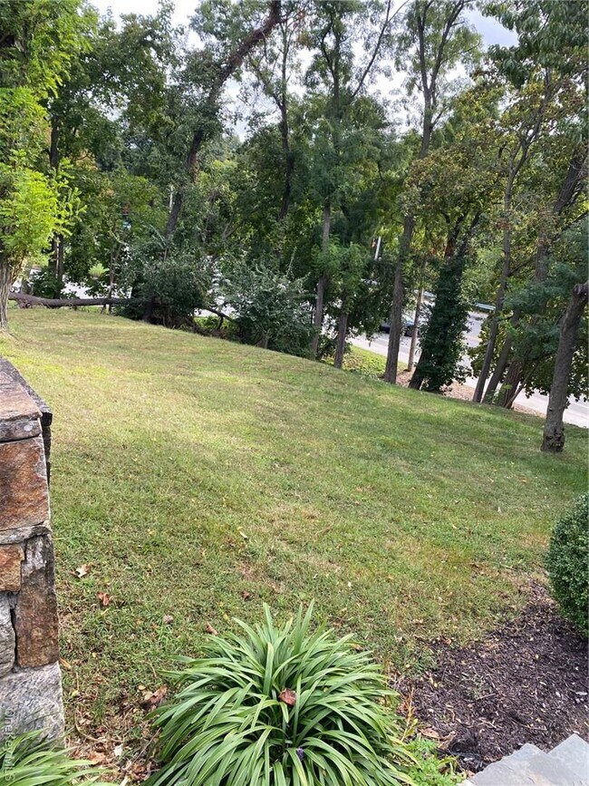 Building Photo - 49 Croton Point Ave