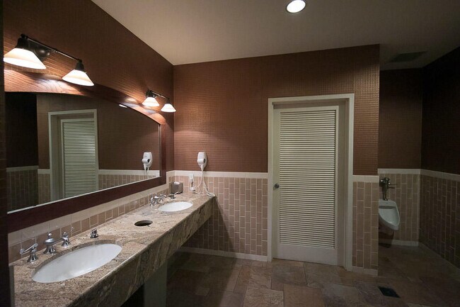 Building Photo - 404 Kelly Plantation Dr