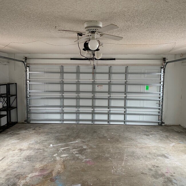 Building Photo - SHARP 4/2/2 SPRING HILL