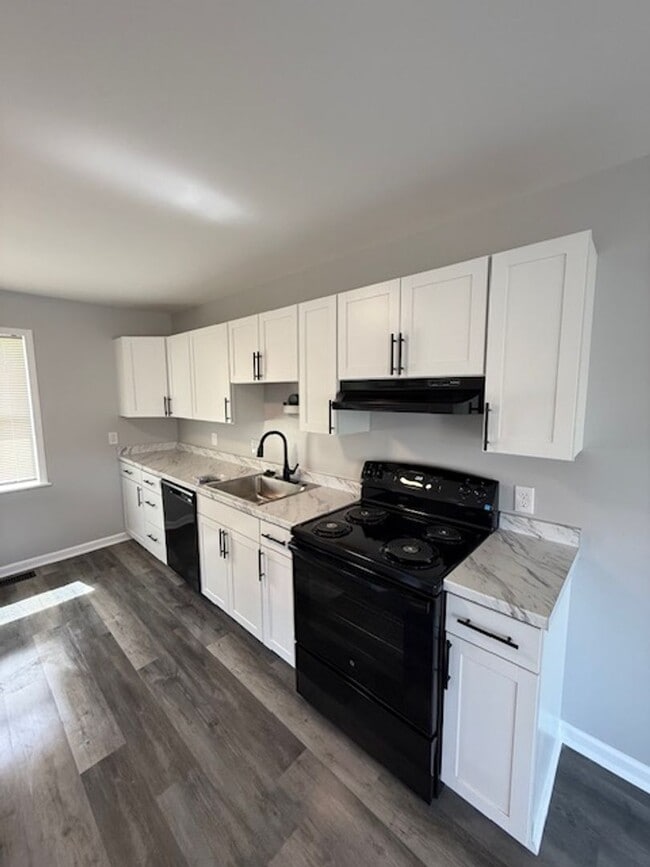 Building Photo - *JULY SPECIAL* Reduced Rent! Fully Renovat...
