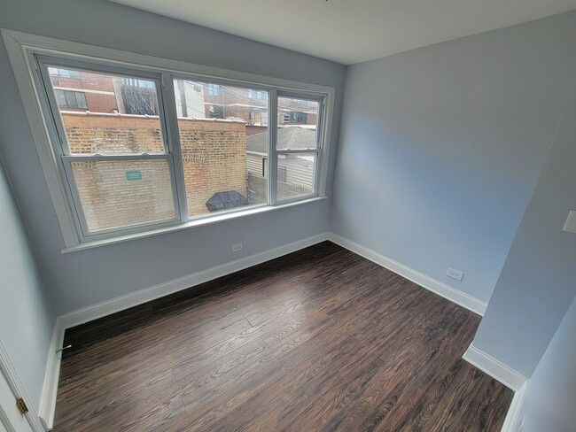 Building Photo - 4849 N Sawyer Ave