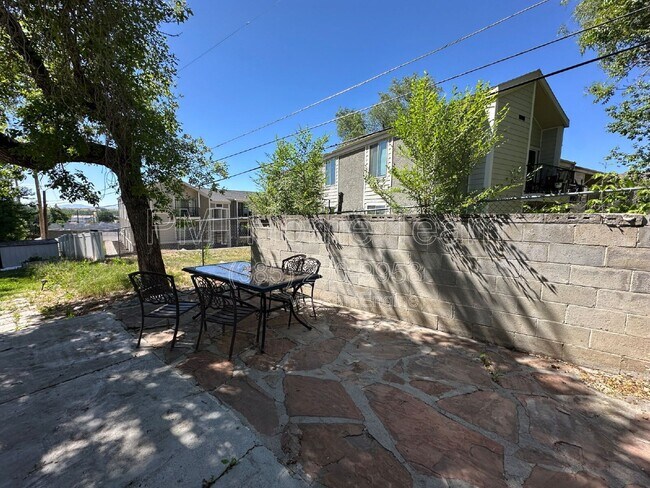 Building Photo - 33 Sylvia Dr