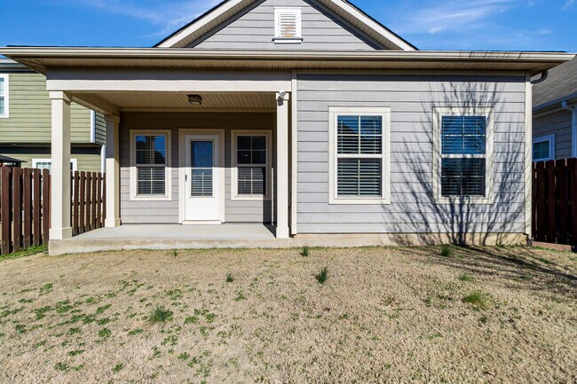 Building Photo - 1018 Hemlock Dr