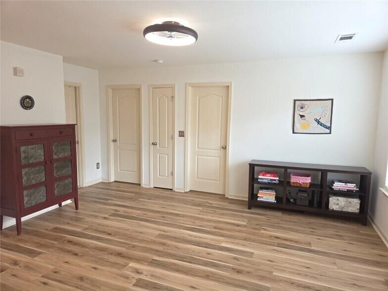 Building Photo - 2281 Attewood Dr