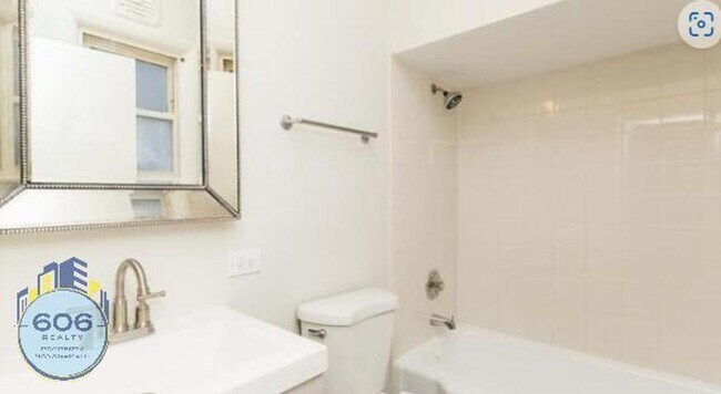 Building Photo - 5565 W 95th St
