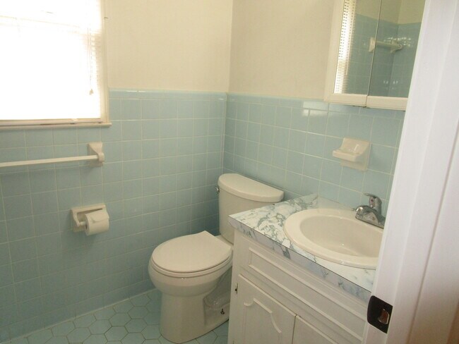 Building Photo - 4 Ashley St