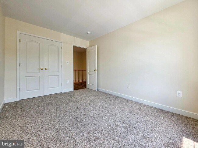 Building Photo - 3300 Broker Ln
