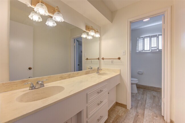 Building Photo - 5810 Boyce Springs Dr