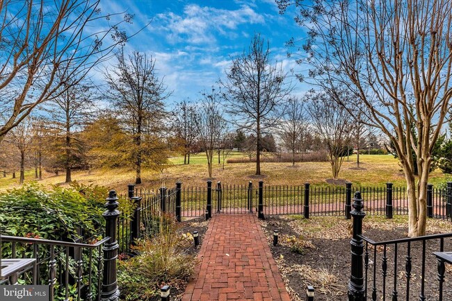 Building Photo - 10777 Symphony Park Dr