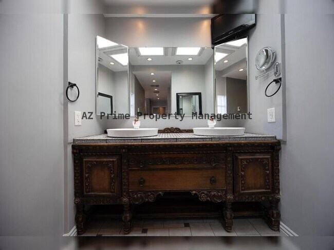 Building Photo - 3137 N 4th Ave