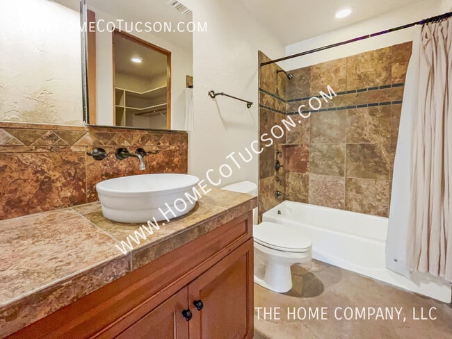Building Photo - 1621 E Crimson Canyon Pl