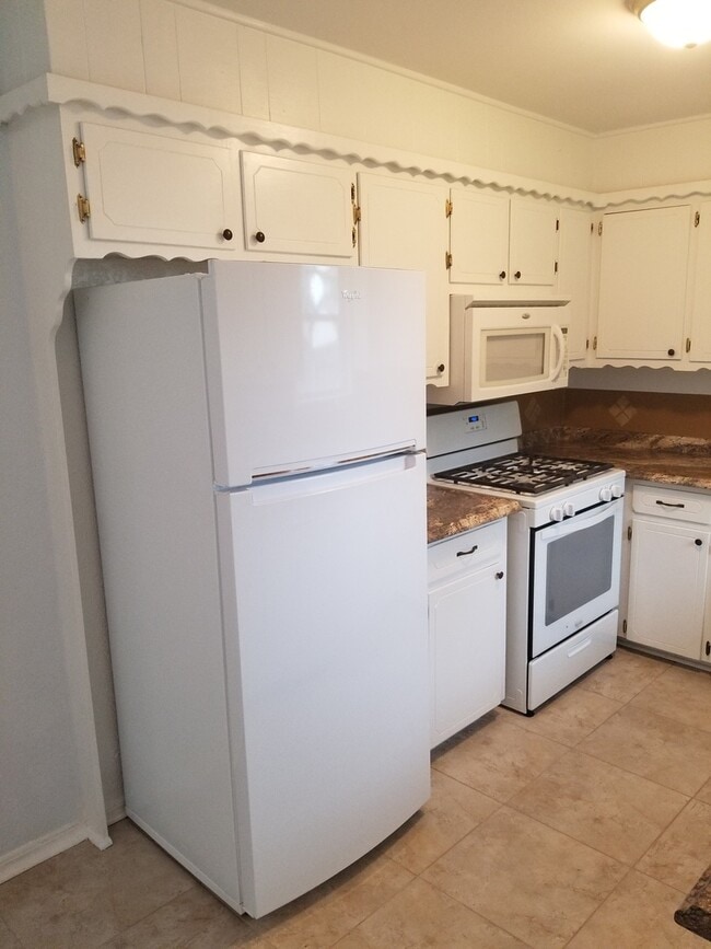 Building Photo - Updated 3 Bed 1 Bath House