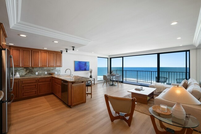 Building Photo - 721 Esplanade