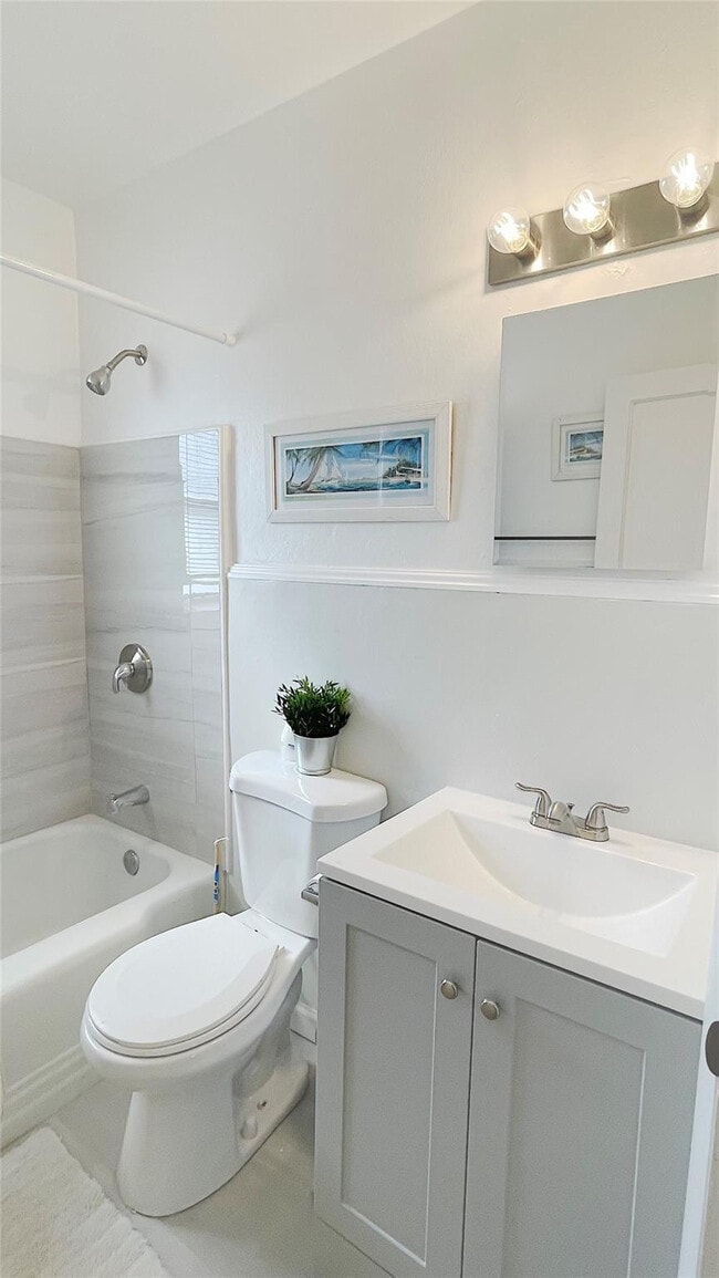 Building Photo - 342 SW 2nd Ave