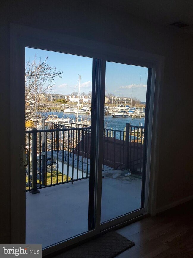 Building Photo - 5 Queen Victoria Way