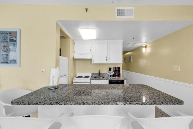 Building Photo - 2310 N Ocean Blvd