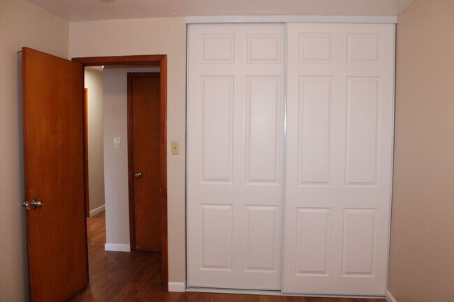 Building Photo - Three Bedroom, One Bathroom House in San Pablo with Laundry Room