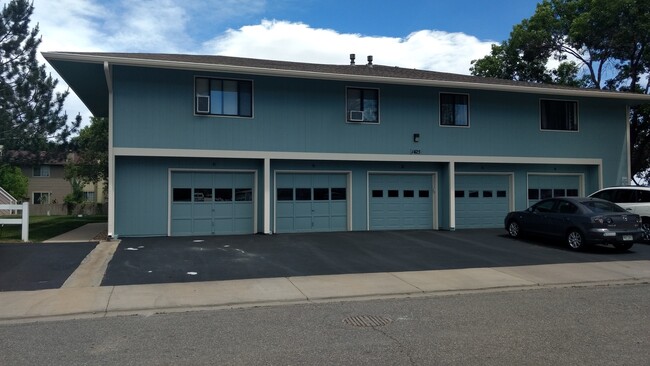 Building Photo - 1425 Bacchus Dr