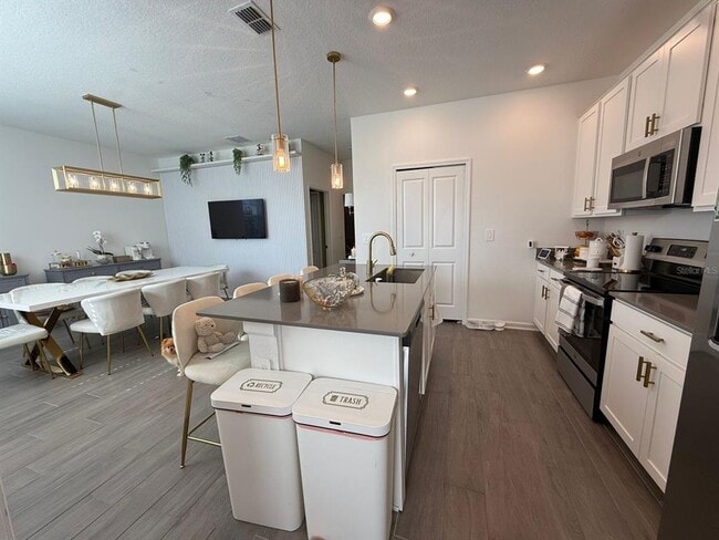 Building Photo - 8097 Sayings Dr