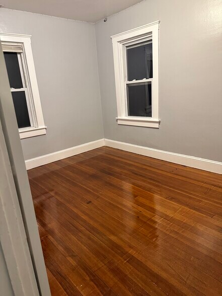 Building Photo - 16 Sabra St